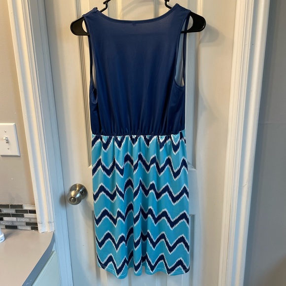 Zigzag Printed Fashion Mini Dress - Picture 3 of 7